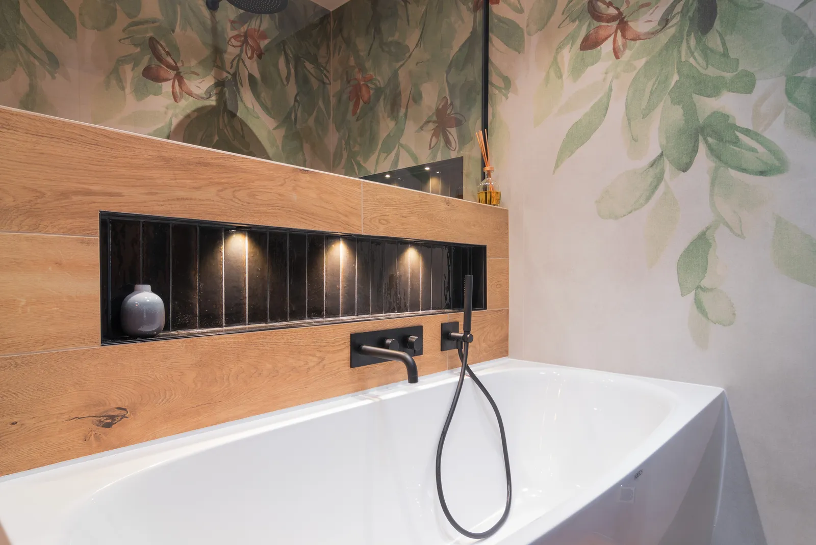 Travaux de remplacement de baignoire par une douche italienne en cours